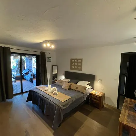Maranatha, Front De Avec Hotel apartamentowy Porto-Vecchio (Corsica)