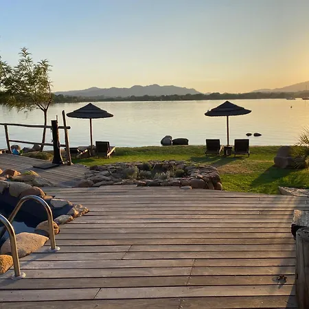 Maranatha, Front De Avec Lejlighedshotel