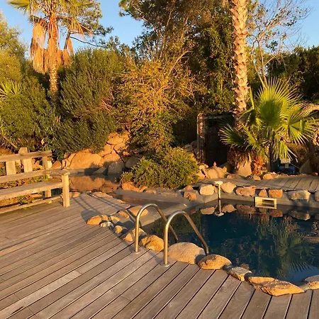 アパートホテル Maranatha, Front De Avec