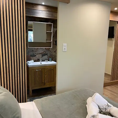 Maranatha, Front De Avec Lejlighedshotel
