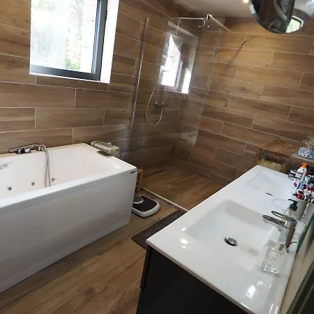 Maranatha, Front De Avec ポルトヴェッキオ