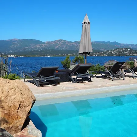 Maranatha, Front De Avec Lejlighedshotel