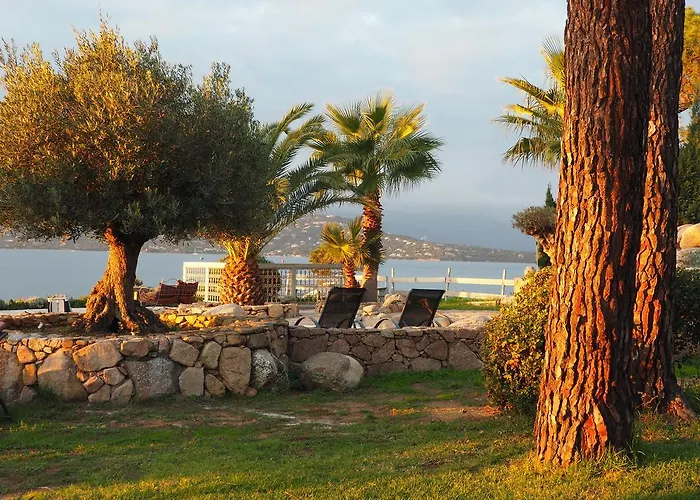 מלון דירות Maranatha, Front De Avec